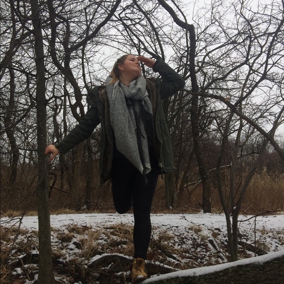 Meet your Posher, Lea - Picture 1 of 1